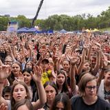 Fans beim Auftritt von Nico Santos beim SR Ferien Open Air in St. Wendel (Foto: Dirk Guldner)