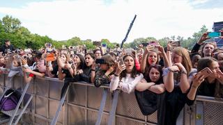 Fans beim Auftritt von Nimo beim SR Ferien Open Air St. Wendel (Foto: Dirk Guldner)