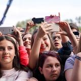 Fans beim Auftritt von Nimo beim SR Ferien Open Air St. Wendel (Foto: Dirk Guldner)