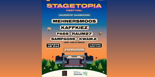 Die Acts, die auf dem Stagetopia spielen, stehen auf einem blauen Plakat geschrieben. (Foto: A++ Eventmanagement)