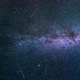 Sternschnuppenregen am Nachthimmel (Foto: Pixabay/O12)