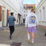 Rapper Der Benman (l.) und Manuel (r.) von "Subcouture" gehen durch die Saarbrücker Innenstadt (Foto: Subcouture/SR)