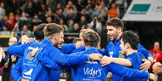 Jubeltanz der Saarbrücker nach Spielende (Foto: IMAGO / Nordphoto)