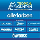 Auf der Grafik steht in weißer Schrift das Lineup des Festivals auf blauem Hintergrund: Alle Farben, Arcando, Carstn, Glockenbach, Moguai, Nena Polap,  Oswald, Öwnboss (Foto: TROPICLA MOUNTAIN)