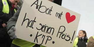  Ein Streik-Plakat von Uniklinik-Beschäftigten (Foto: SR Fernsehen)