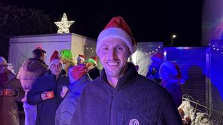 Ein Mann, Christopher, lacht in die Kamera. (Foto: UNSERDING)