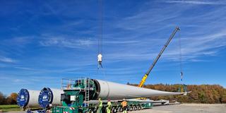 Antransport der Windradflügel für das neue Windrad im Losheimer Windpark (Foto: SR/René Henkgen)