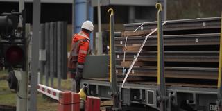 Arbeiter in einer Industrie (Foto: SR)